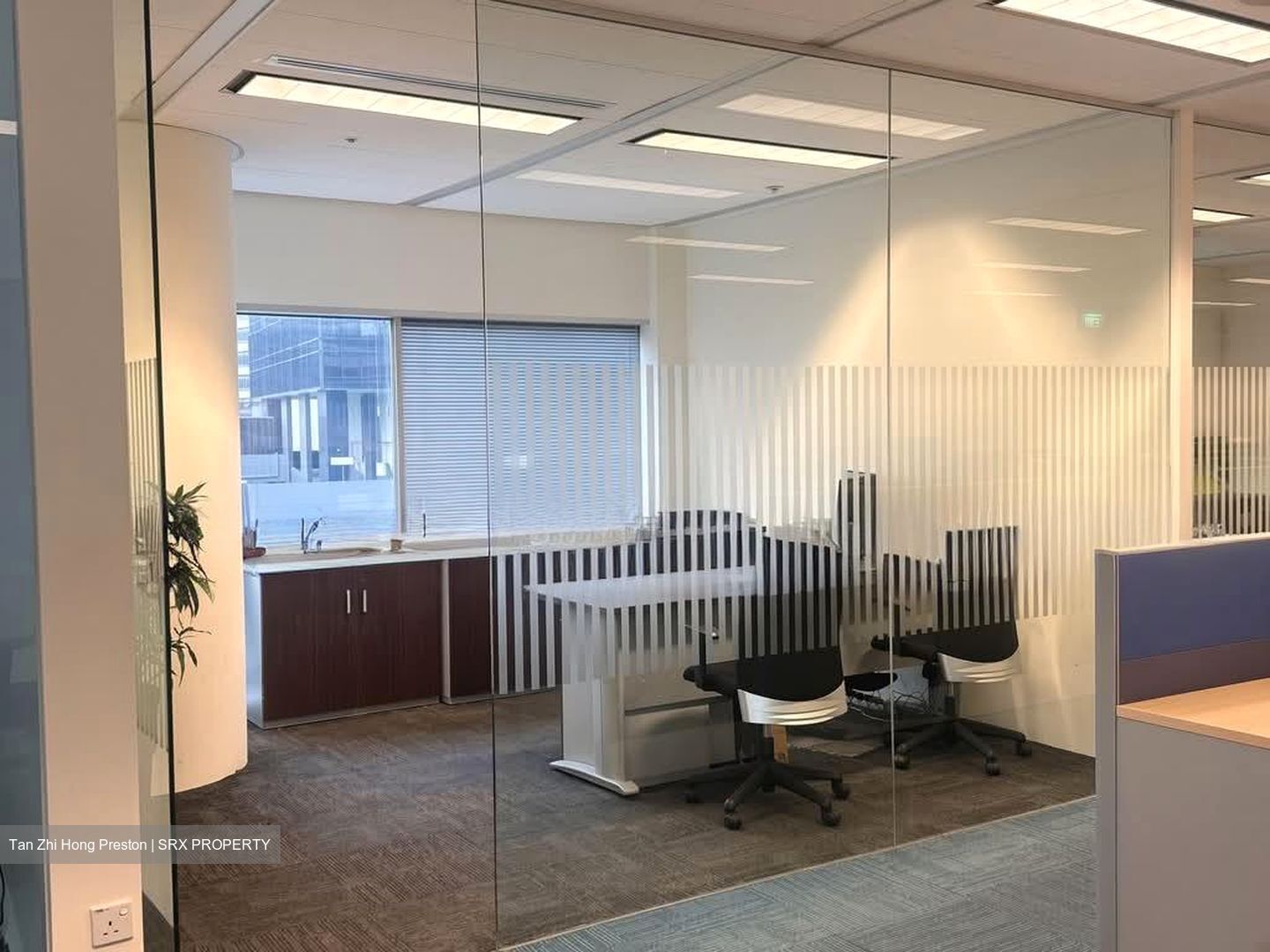 Gateway East (D7), Office #627358071